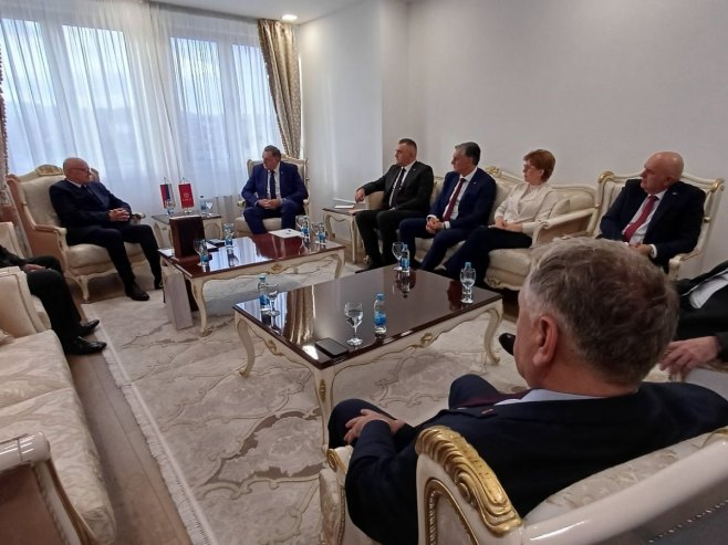 Додик са руководством Удружења пензионера Српске; Конференција за новинаре на РТРС