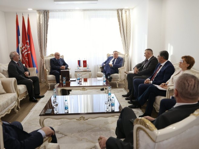 УЖИВО - Конференција за новинаре Додика и руководства Удружења пензионера Српске