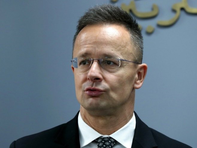 Петер Сијарто (Фото: EPA/WAEL HAMZEH) - 