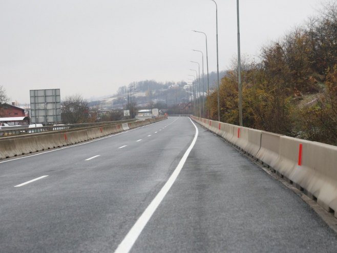 Брза цеста (ZIPAPHOTO/Borislav Zdrinja )