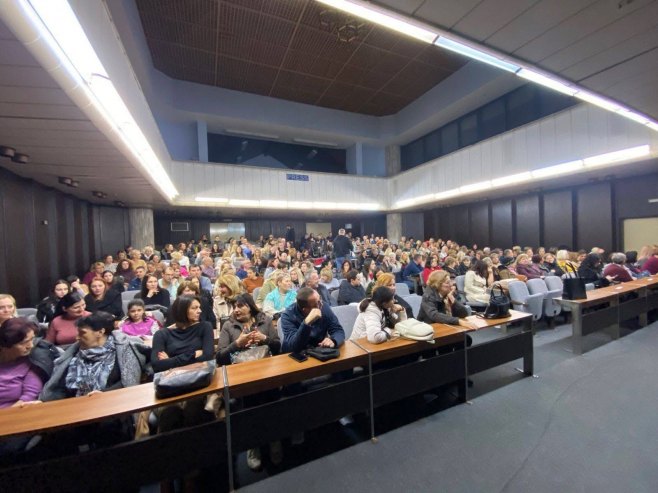 Пред добојском публиком изведена представа "Јао мени"