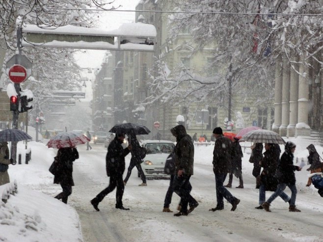 Снијег у Загребу (Фото: EPA/ANTONIO BAT/илустрација) - 
