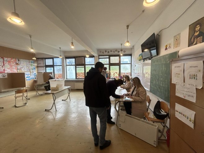 Због лоших временских прилика поједина бирачка мјеста нису отворена на вријеме