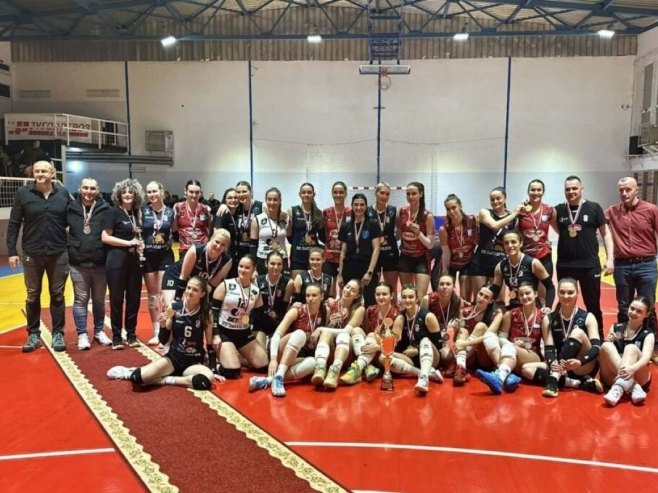 Додик честитао одбојкашицама из Гацка на освајању Купа Српске