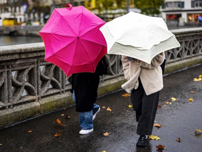 У Херцеговини јаки удари вјетра, возачима позив на опрез