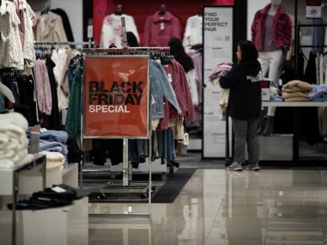 Aпел свим грађанима да током куповина за "црни петак" буду додатно опрезни (ВИДЕО)