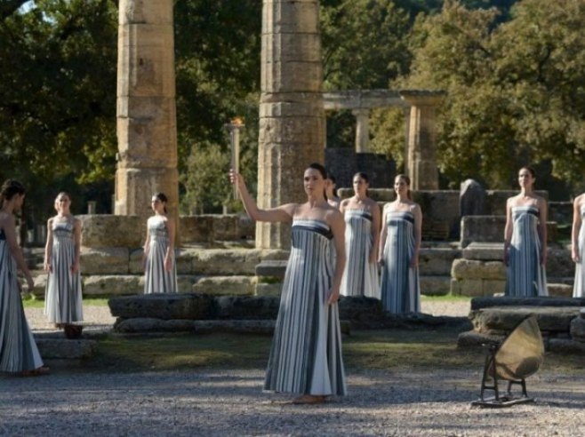 Почела церемонија паљења Зимске олимпијске ватре