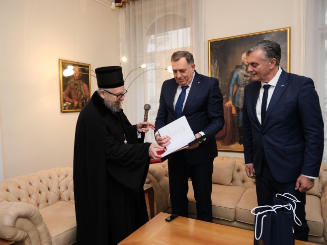 Додик и Каран са владиком Лукијаном: Вјера и црква увијек да нас окупља (ФОТО)