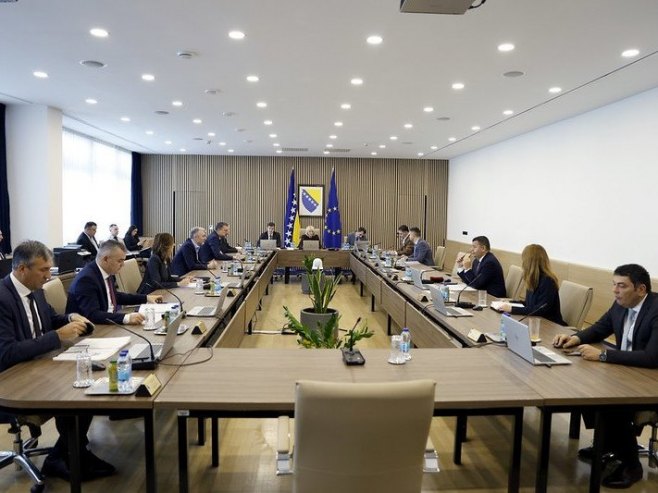 По 1.000 КМ једнократне помоћи запосленима у заједничким инстиуцијама