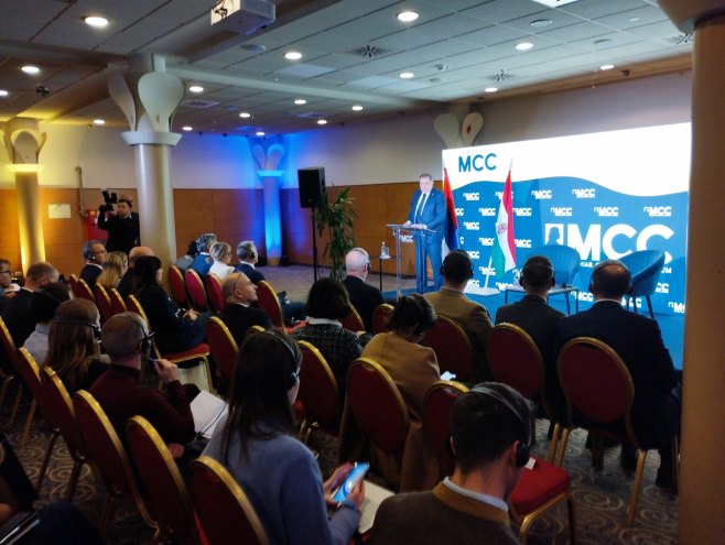 У Будимпешти предавање Додика о положају Српске и актуелном стању у БиХ (ФОТО)