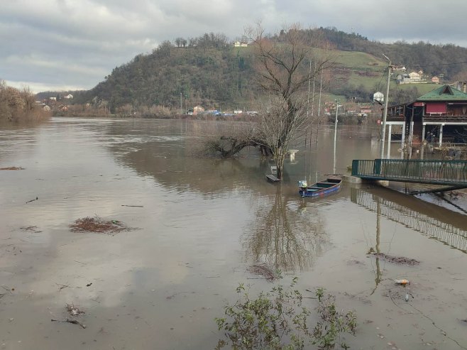 Водостај Уне испод коте редовне одбране; Сана и Гомјеница у паду