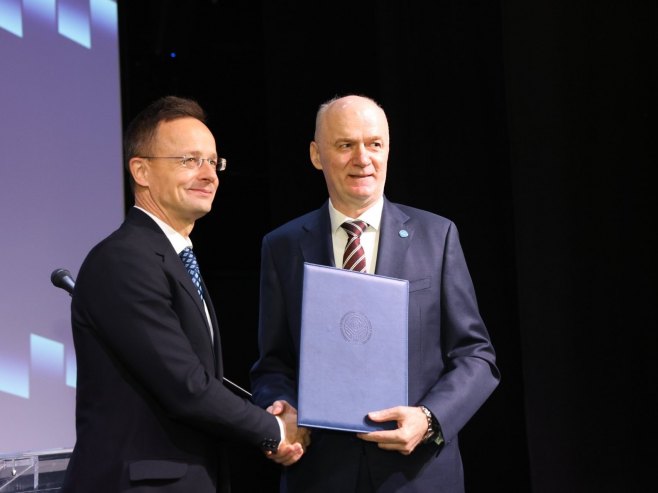 Сијарту уручен почасни докторат Универзитета у Бањалуци; Најавио јачање сарадње Српске и Мађарске у образовању (ФОТО/ВИДЕО)