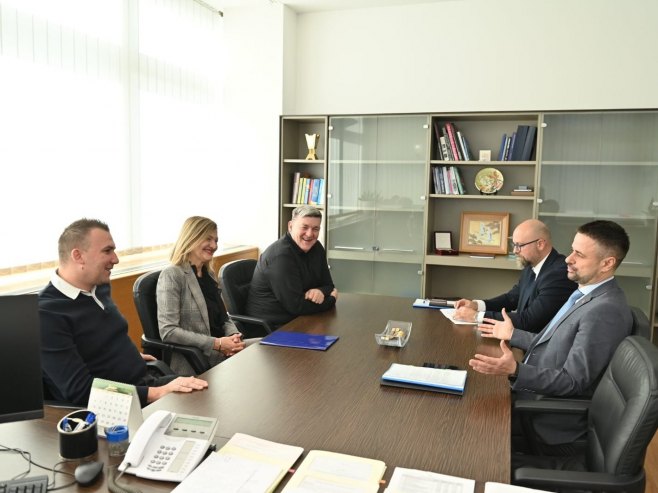 Амиџић најавио накнаду од 1000 КМ уз новембарске плате за запослене у институцијама БиХ