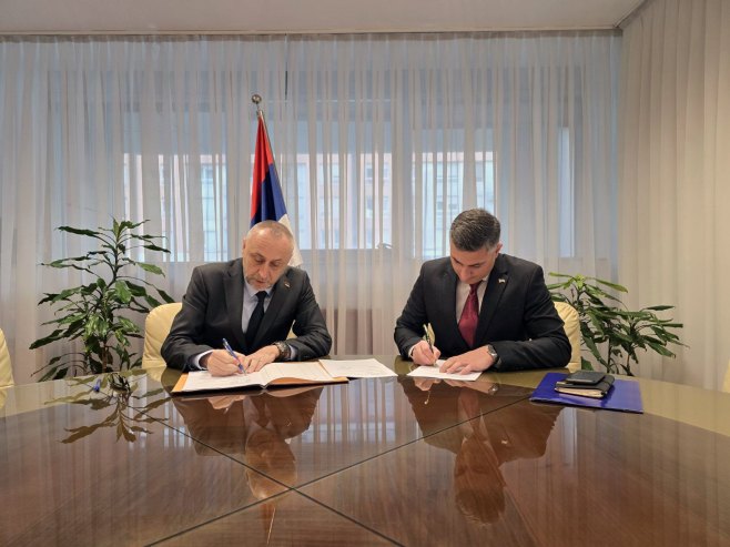 Егић и Шкипина потписали јавни позив за средства за запошљавање