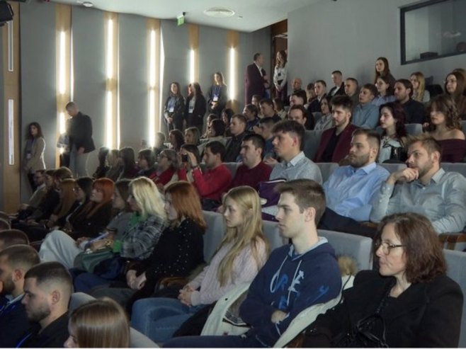 Научни скуп "Студенти у сусрет науци" и ове године окупио велики број учесника