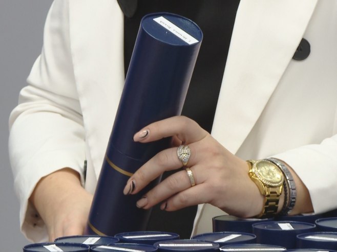 Фалсификовала диплому због посла у иностранству