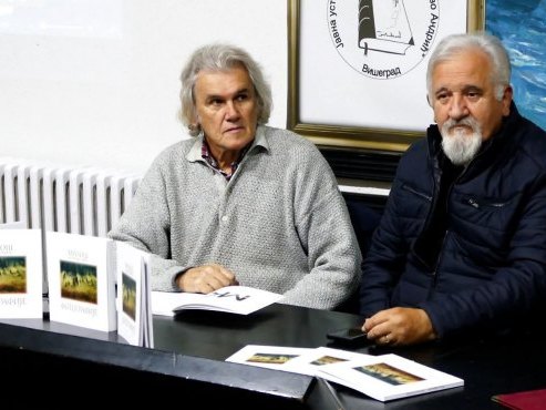 Отворена изложба и представљена монографија "Тамо где душа говори" Милоша Караклића