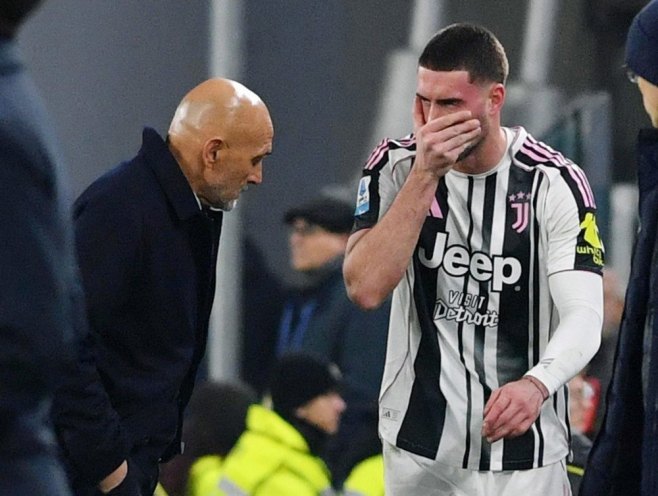 Фудбалери Јувентуса побиједили Каљари, повриједио се Влаховић