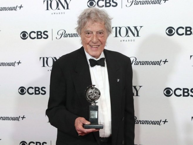 Преминуо чувени британски писац