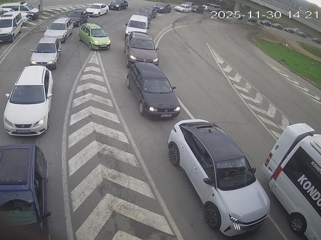 Обустављен саобраћај на граничним прелазима са Србијом, пао систем