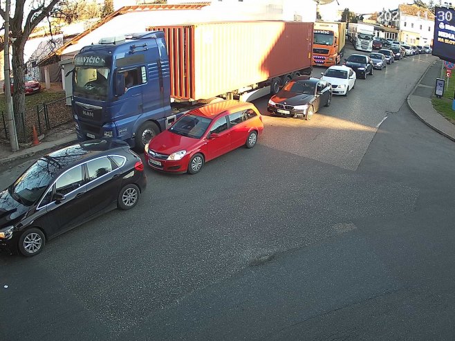 Обустављен саобраћај на свим граничним прелазима, ради се на отклањању квара