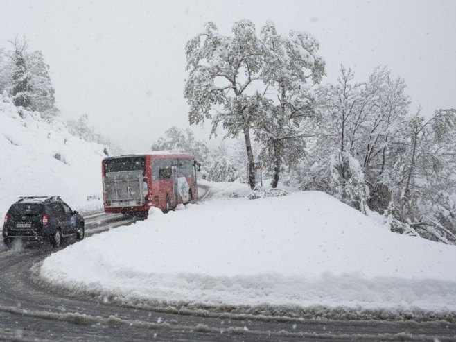 Сњежна олуја (Фото: EPA/ALESSANDRO DELLA VALLE) - 