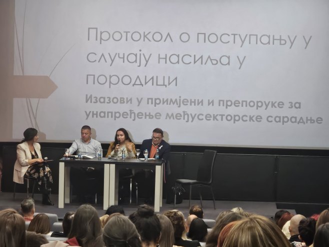 Панел дискусија у Приједору - Фото: СРНА