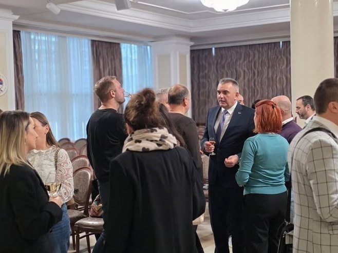 Минић организовао пријем за представнике медијских кућа