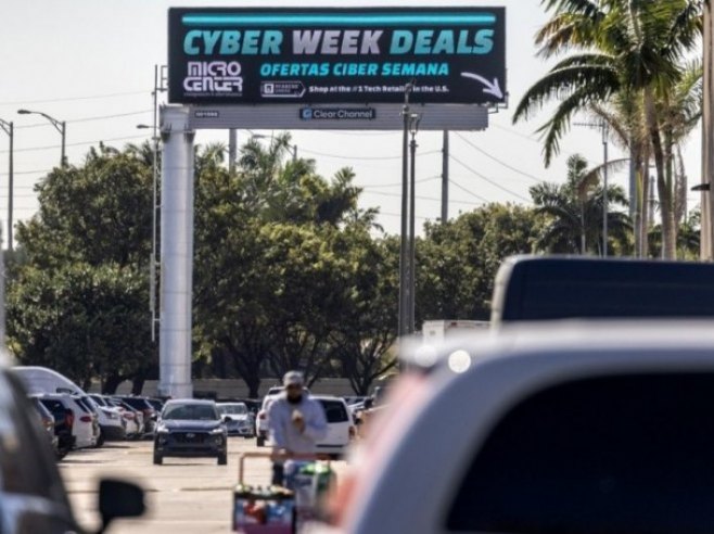 Американци на "сајбер понедјељак" потрошили до 14,2 милијарде долара Американци на "сајбер понедјељак" потрошили до 14,2 милијарде долара