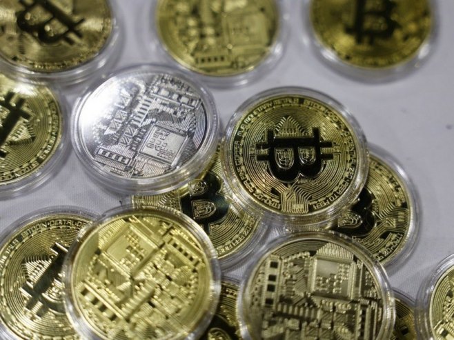 Биткоин порастао за 2,21 одсто на скоро 76.000 евра, тржиште се опоравља након пада