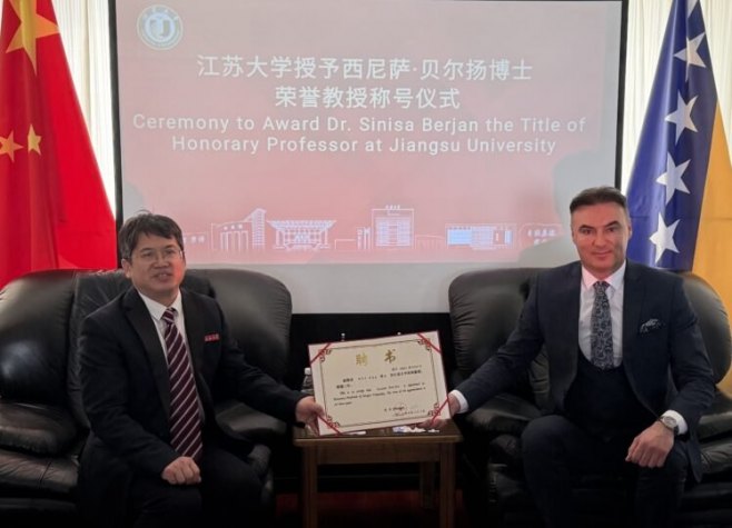 Амбасадор Берјан изабран за почасног професора престижног кинеског Ђангсу универзитета (ФОТО)