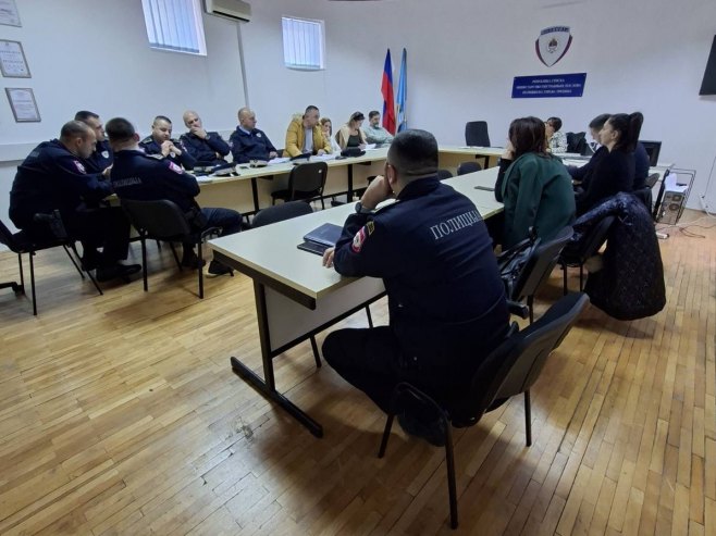 Састанак у ПУ Требиње поводом обиљежавања "16 дана активизма против насиља над женама"