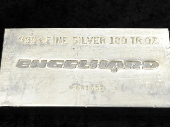 Сребро привлачи све већу пажњу купаца, нарочито откад је скочила цијена злата