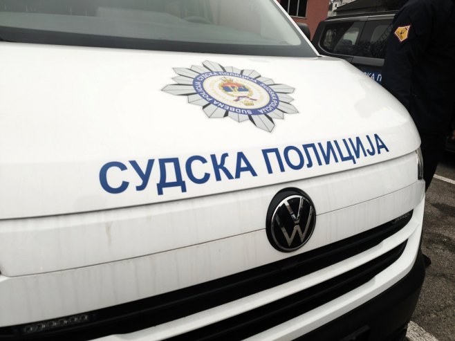 Полицијски службеници Судске полиције лишили слободе два лица у Градишци и Дервенти
