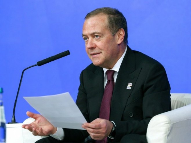 Медведев о укидању савјета "Русија - НАТО": Постоји само један начин поступања са непријатељем