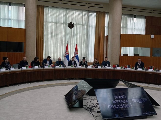 Боснић: Срби морају да се боре против историјског ревизионизма