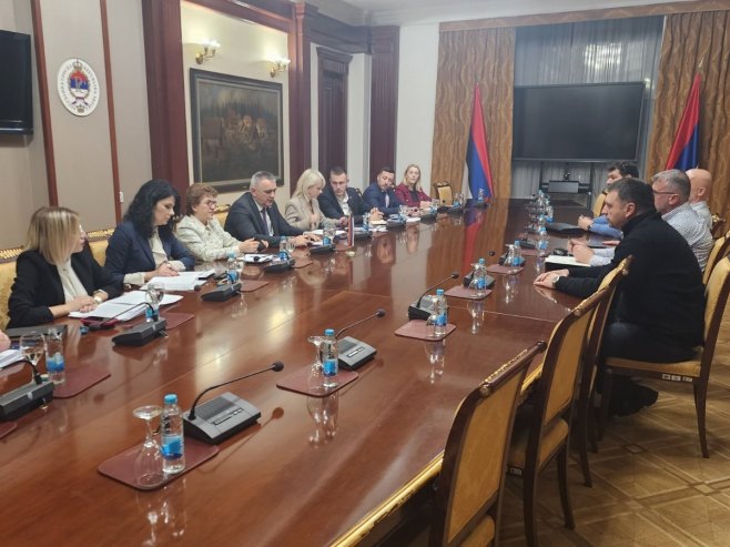 Минић са представницима Конфедерације синдиката о буџету