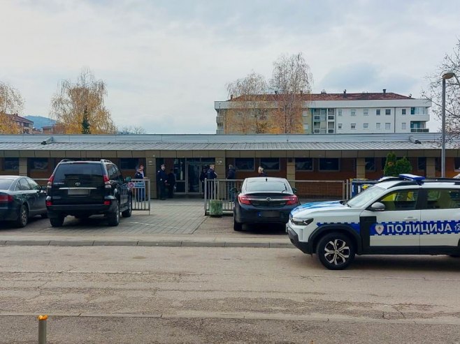 Бањалука: Дојава о бомби у основној школи (ФОТО)