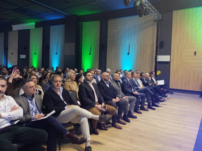 На Јахорини отворен симпозијум "Дигитална /р/еволуција"