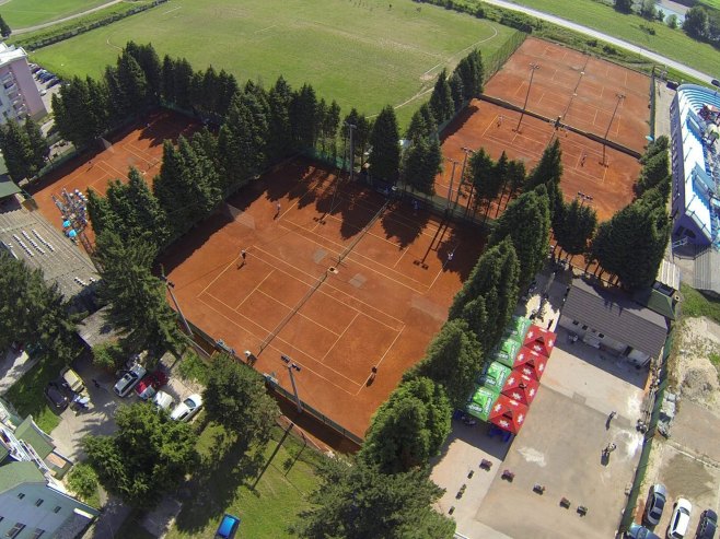 Тениски клуб Добој (Фото: facebook.com/tennisclubdoboj) Тениски клуб Добој (Фото: facebook.com/tennisclubdoboj) -