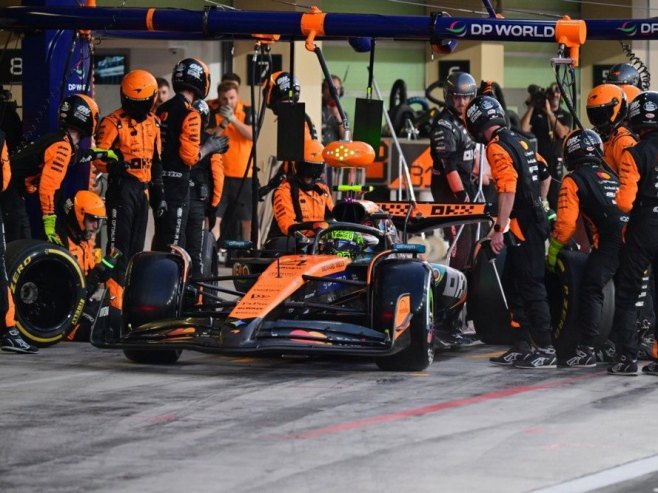 Lando Noris i Meklaren tim (foto: EPA/ALI HAIDER) - Lando Noris i Meklaren tim (foto: EPA/ALI HAIDER) -