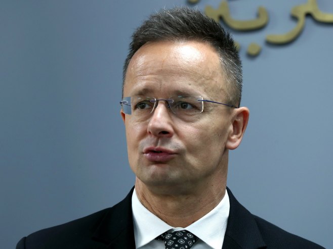 Сијарто: Будимпешта и Братислава оспориће забрану увоза руске нафте и гаса