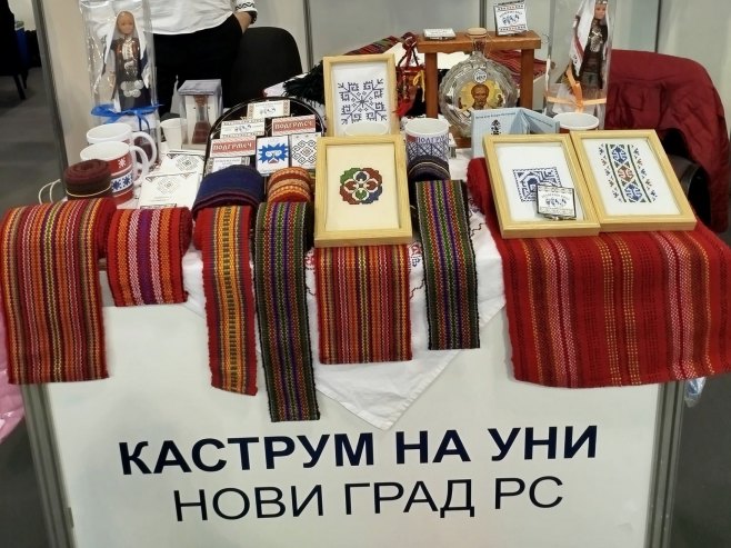 У Новом Саду представљени орнаменти ношњи Поткозарја и Подгрмеча