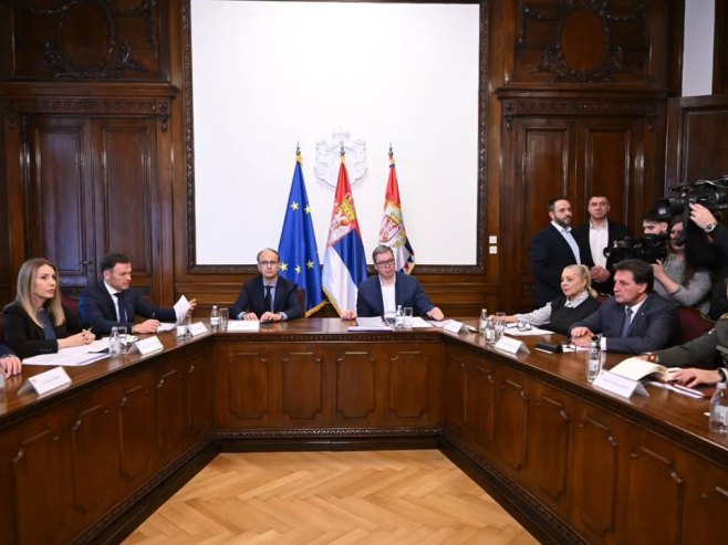 Вучић: Размотрено више сценарија за заштиту интереса земље, грађана и привреде