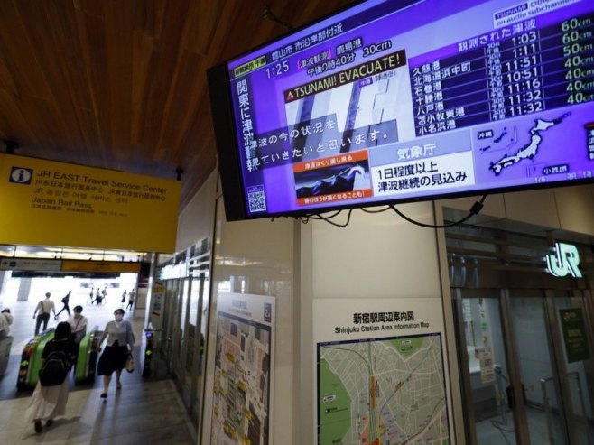 У снажном земљотерсу у Јапану повријеђене три особе, 2.700 домаћинстава без струје (ВИДЕО)