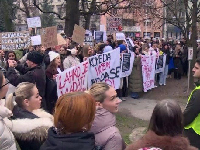 Протести студената у Сарајеву: "Плин на максимум, одговорност на минумум"