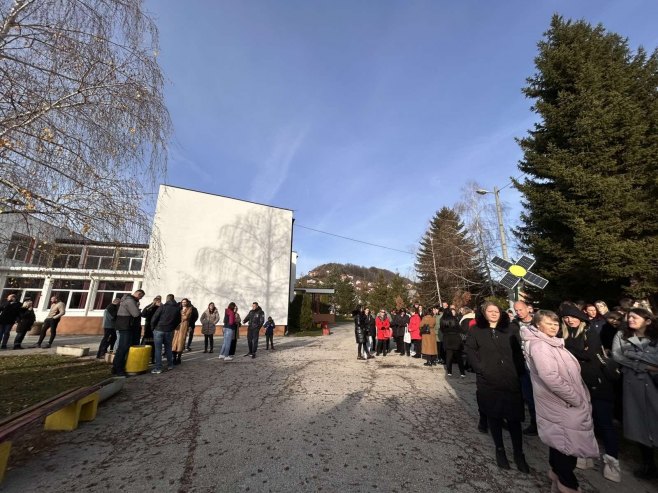 Случај вршњачког насиља у Мркоњић Граду: Насилнике штите родитељи, руководство школе и даље ћути (ВИДЕО)