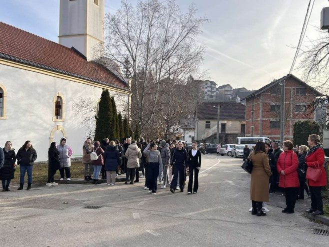 Инспектори у школи у Мркоњић Граду - утврђују се околности наводног вршњачког насиља