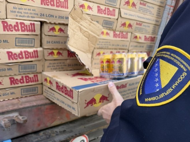 Службеници УИО зауставили шверц Ред Була Службеници УИО зауставили шверц Ред Була - Фото: Уступљена фотографија