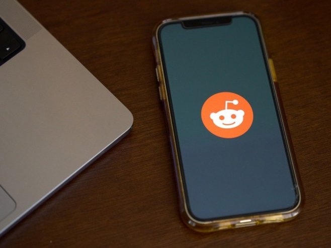 Редит (Фото: EPA/ALLISON DINNER, илустрација) - 